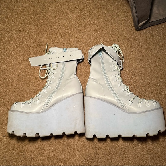 Dolls Kill Sugar Thrillz baby blue traitor boots size 11, worn once - Picture 2 of 4